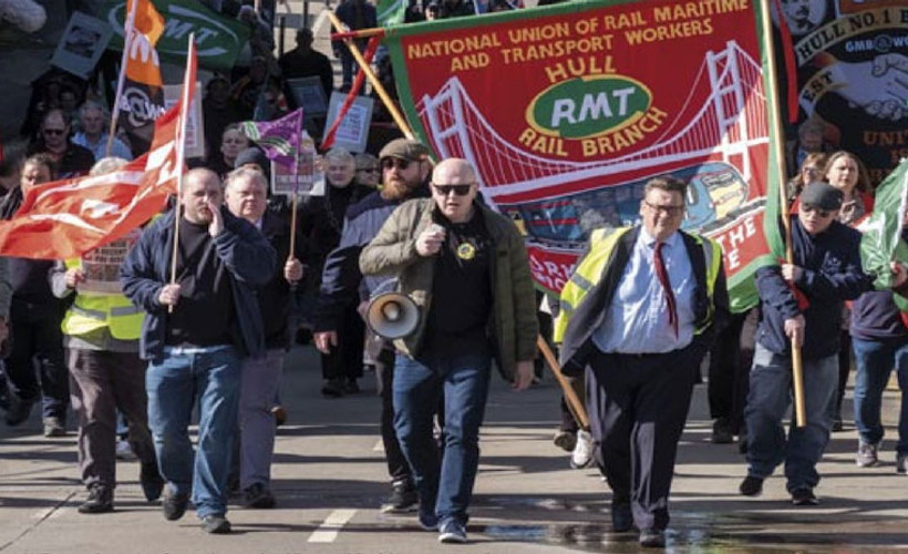 İngiltere'de demir yolu işçileri son 30 yılın en büyük grevinde