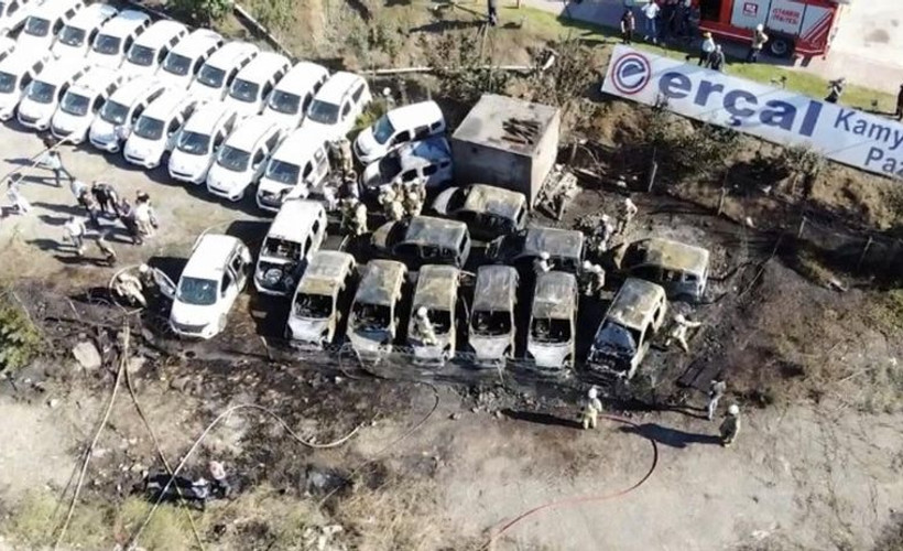 Otoparkta yangın: 16 ticari araç kullanılamaz hale geldi