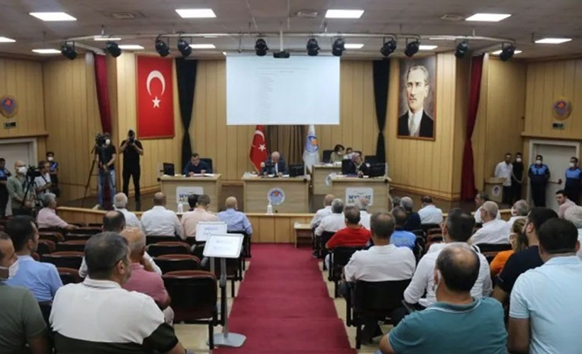HDP'li üyelerin gözaltına alındığı gün Akdeniz Belediye Meclisi’nden geçen kararlar Meclis gündeminde