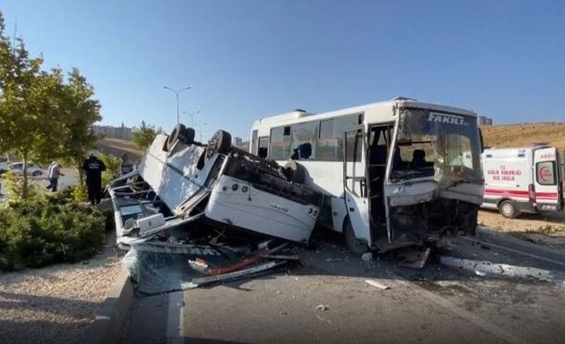 Antep'te işçi servisleri çarpıştı: 19 yaralı