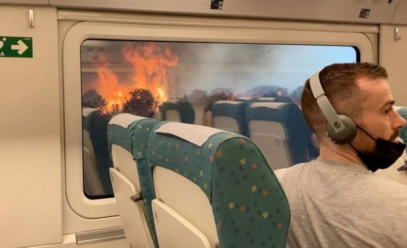 İspanya'da orman yangın alanından geçen trendeki 20 kişi yaralandı