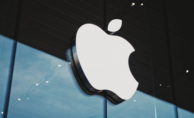 Apple, çantasını aradığı çalışanlarına 30 milyon dolar tazminat ödeyecek