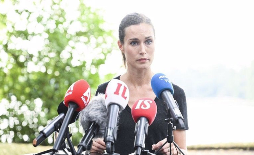 Finlandiya Başbakanı, resmi konuttaki öpüşme fotoğrafı için özür diledi