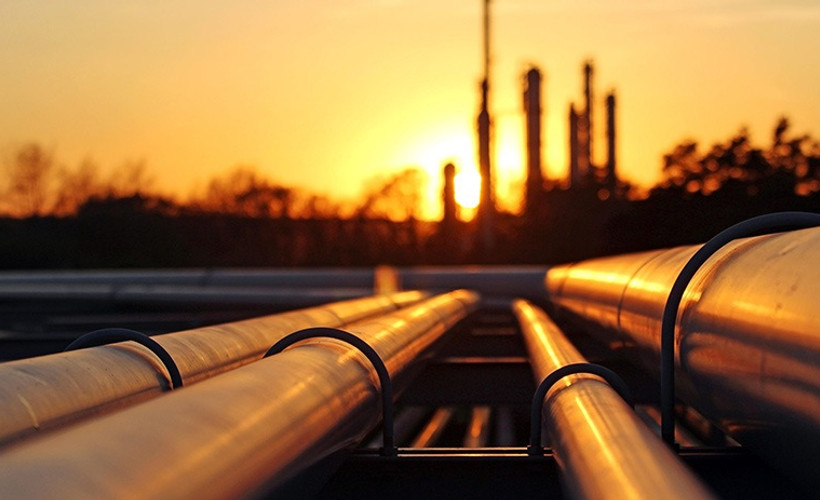 Petrol piyasası karıştı: Fiyatlar hızlı yükseldi, ABD'nin rezervi 38 yılın en düşüğüne geriledi