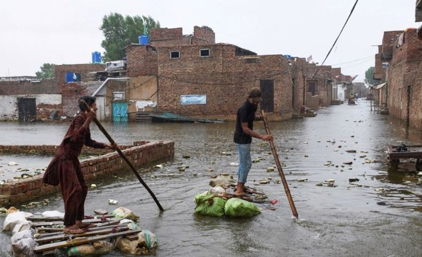 Pakistan'da ölenlerin sayısı 1314'e yükseldi