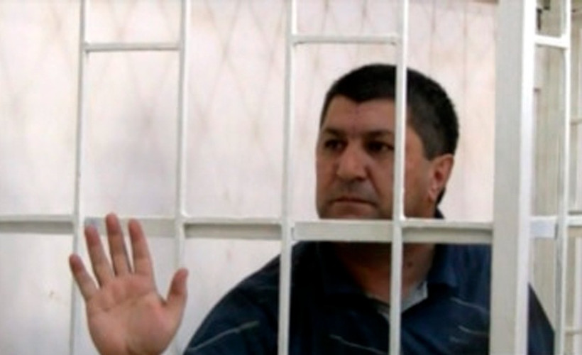 Azerbaycan'da muhalif gazeteciye hapis