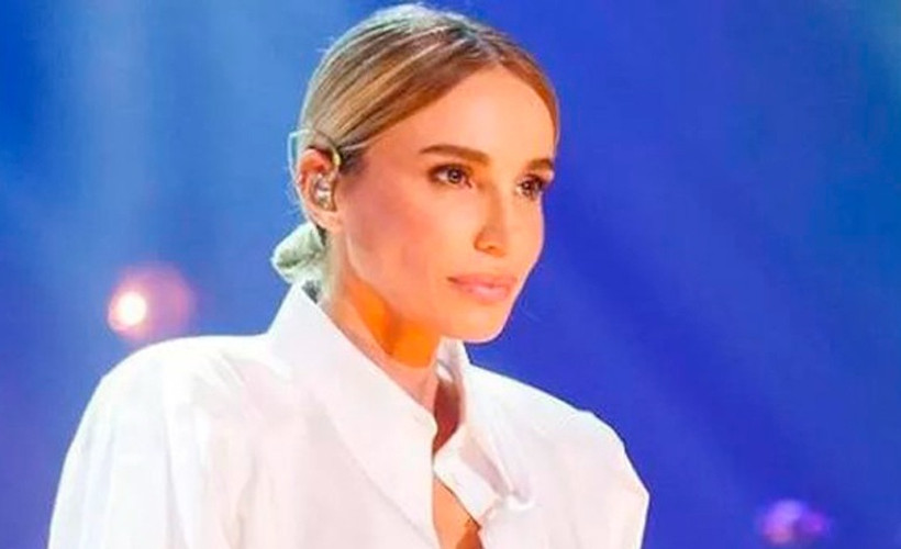 Gülşen Halk TV'nin yardım yayınında depremzedeler için bağış yaptı