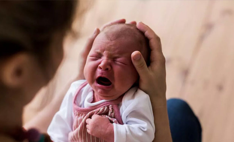 Bilim insanları ağlayan bebeği sakinleştirmenin 'en iyi yöntemini' buldu