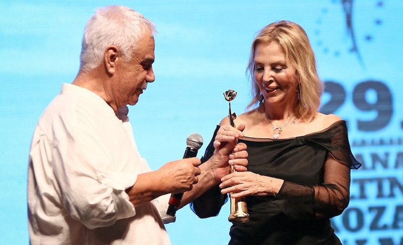 Altın Koza'da 'Onur Ödülleri' Hale Soygazi ve Müjdat Gezen'e gitti