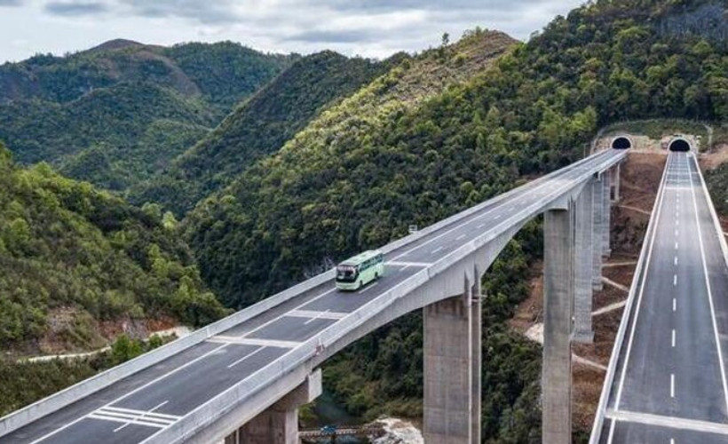 Çin'de bu yılın en ölümcül trafik kazası: 27 ölü