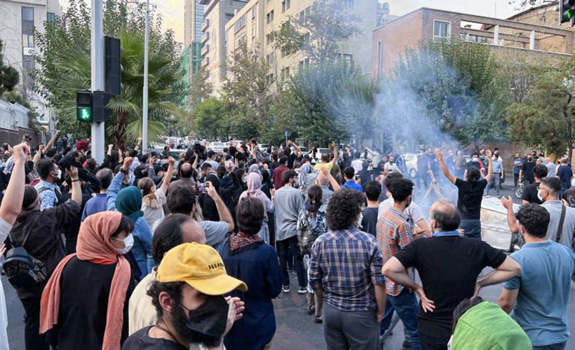 İran'da Amini için devam eden protestolarda 5 gösterici öldürüldü