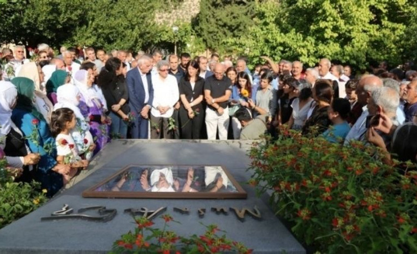 Musa Anter'in mezarı başında konuşan Buldan: Mücadelesini yürütecek milyonlar var