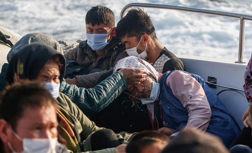 Yunanistan Türkiye'yi sığınmacıları geri itmekle suçladı