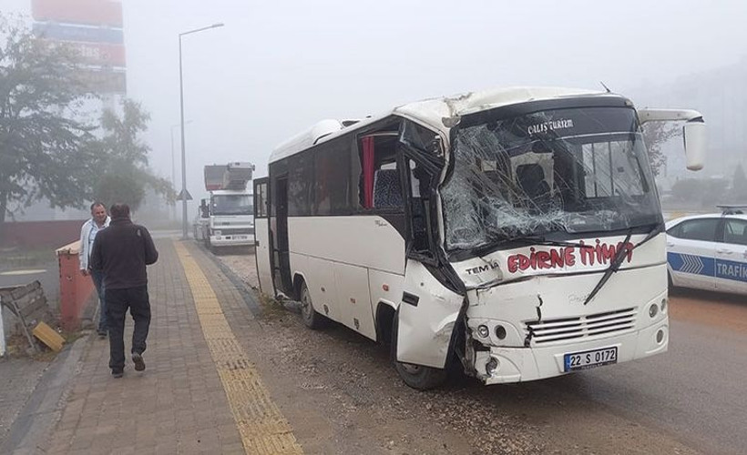 Edirne'de servis araçları çarpıştı: 20 yaralı