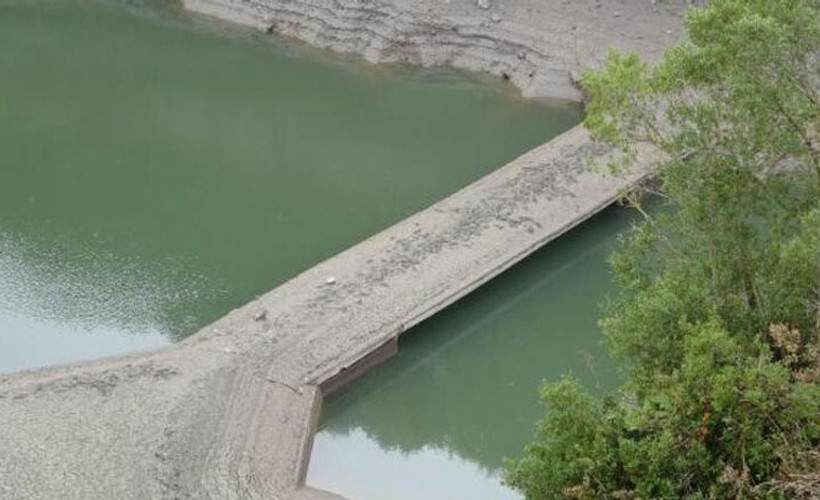 Yuvacık Barajı'nda sular çekildi, eski köprü ortaya çıktı