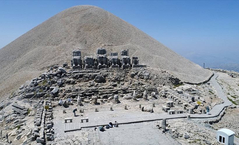 Nemrut Dağı'nı ziyaret edenlerin sayısı 165 bini aştı