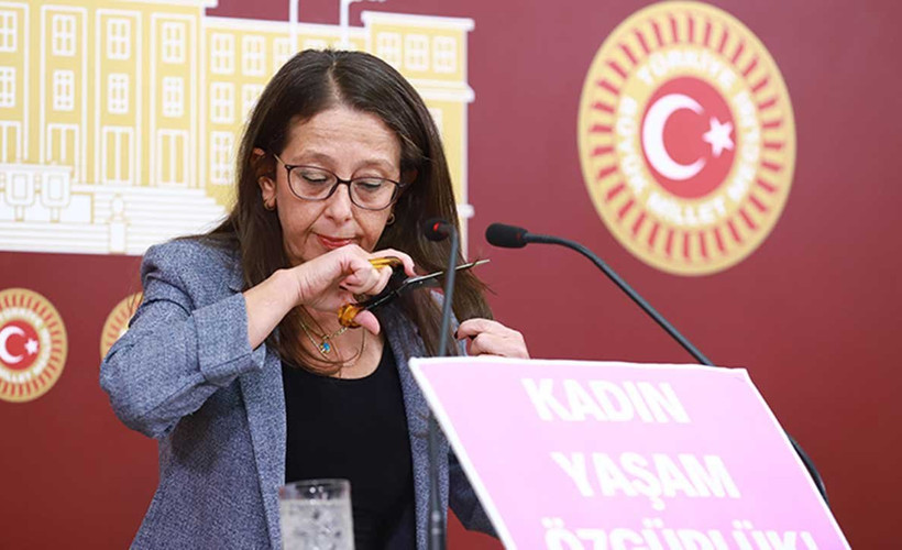 HDP'li Ersoy, İranlı kadınlara destek için Meclis'te saçlarını kesti