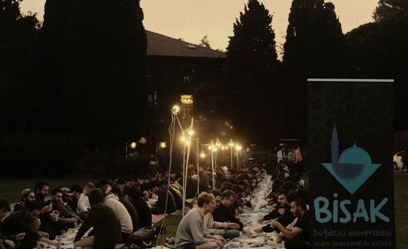 Mezunları engelleyen Boğaziçi Rektörlüğü 'tanışma iftarı'na izin verdi