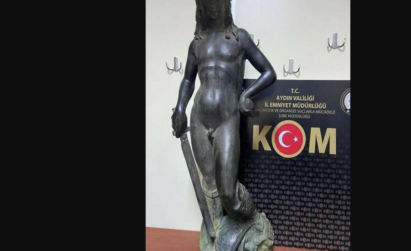 Donatello'nun Davut heykeline sahte raporu veren müze müdürüne ev hapsi