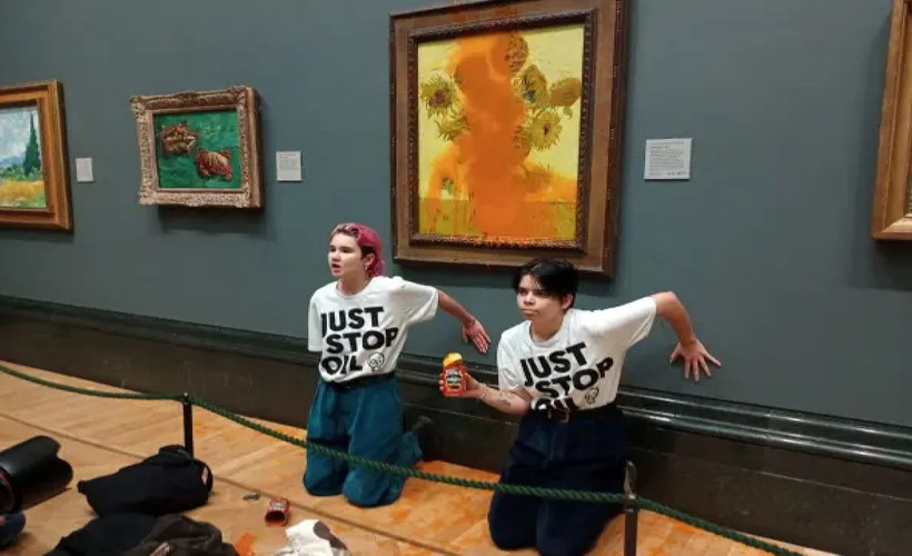 İklim aktivistleri, Van Gogh’un 'Ayçiçekleri' tablosuna domates çorbası fırlattı