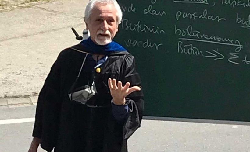 Boğaziçi Üniversitesi, veto ettiği akademisyen Yaman Barlas'ın başarısıyla övündü