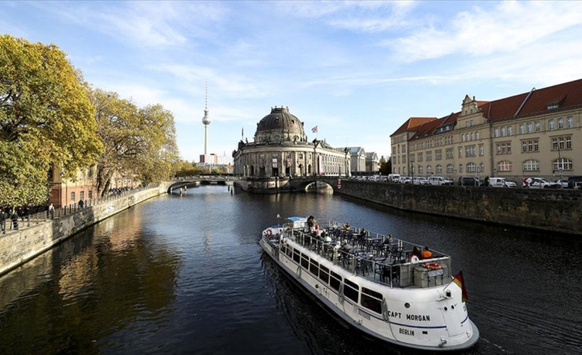 Berlin Müzeler Adası'ına turist akını