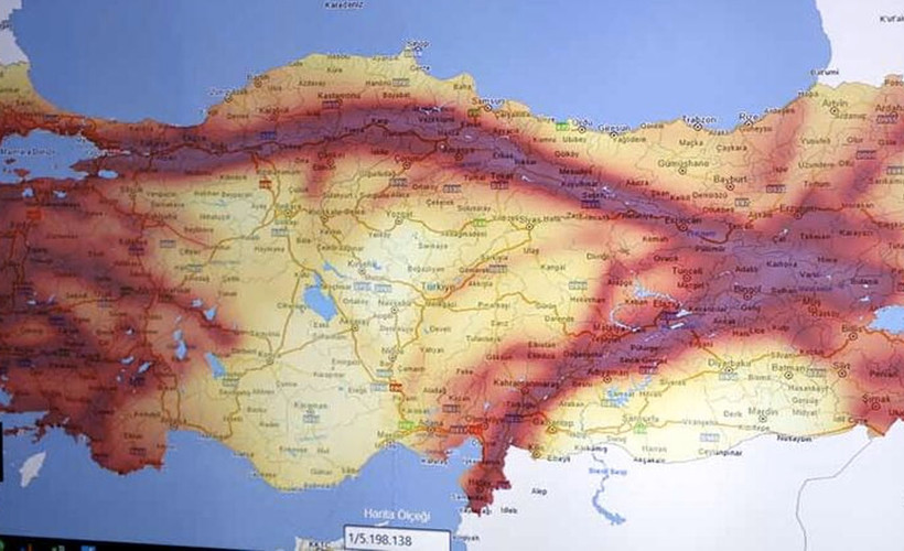 ‘Türkiye üç büyük tabaka arasında kaldığı için deprem tehlikesi taşıyor’