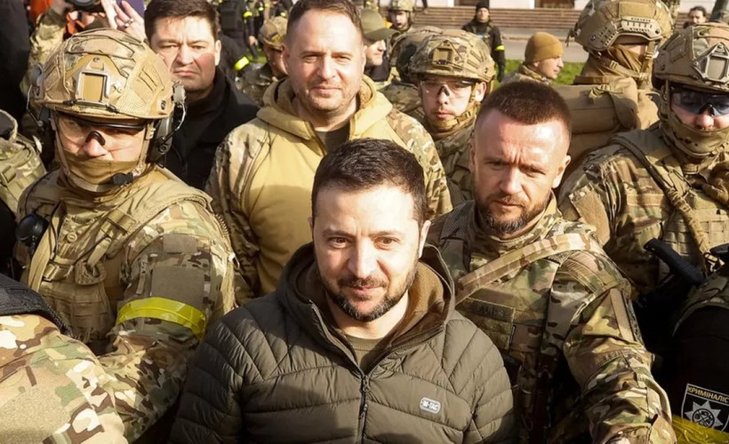 Ukrayna Devlet Başkanı Zelenskiy Rus ordusundan geri alınan Herson'u ziyaret etti