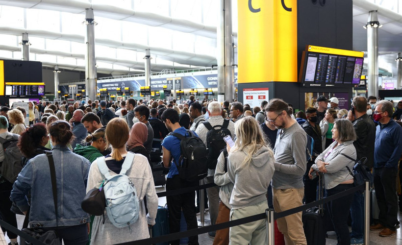 İ﻿ngiltere, uçuşlarda sıvı yasağını kaldırmaya hazırlanıyor