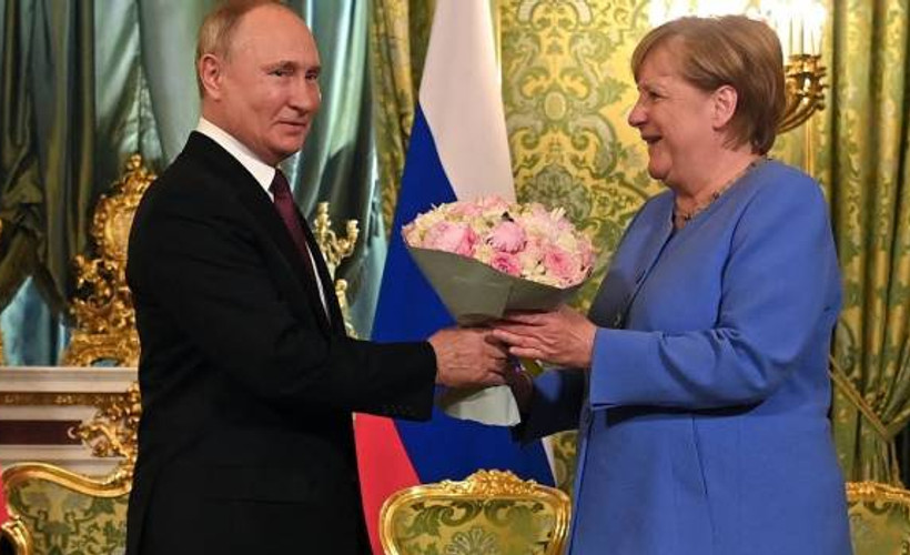 Eski Almanya lideri Merkel: Putin üzerinde etkim kalmamıştı, onun için sadece güç önemli