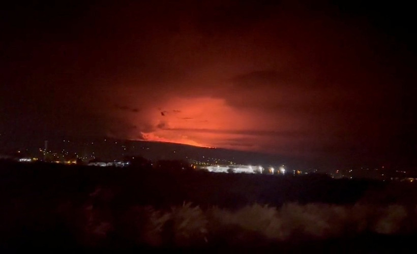 Dünyanın en büyük aktif volkanı Mauna Loa uyandı