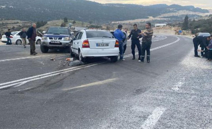Tarım işçilerini taşıyan kamyonet kaza yaptı: Dokuz yaralı