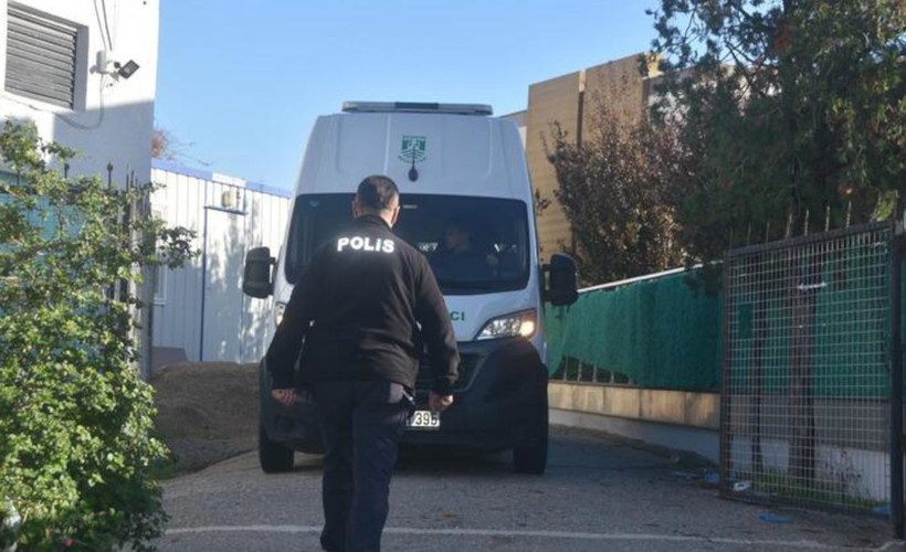 Horladığı için uyaran arkadaşını uyurken 20 bıçak darbesiyle öldürdü