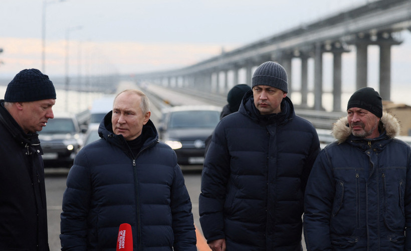 Putin'den gövde gösterisi: Kırım Köprüsü'nü ziyaret etti