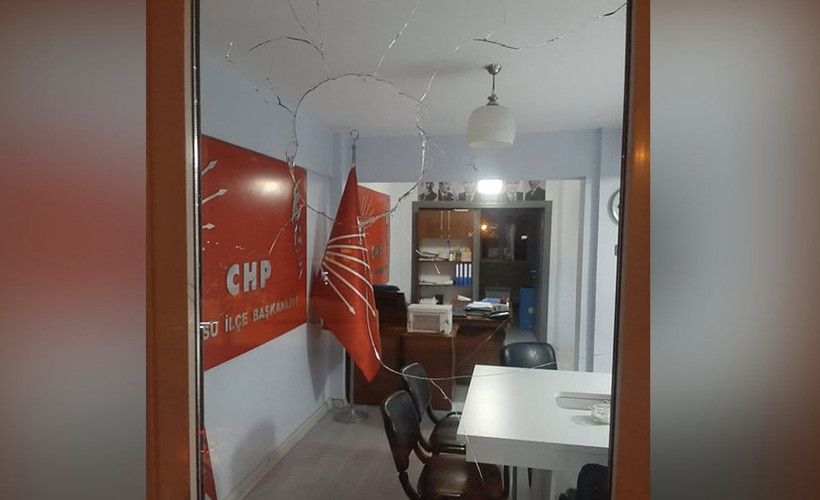 CHP Gürsu İlçe Başkanlığı'na taşlı saldırı