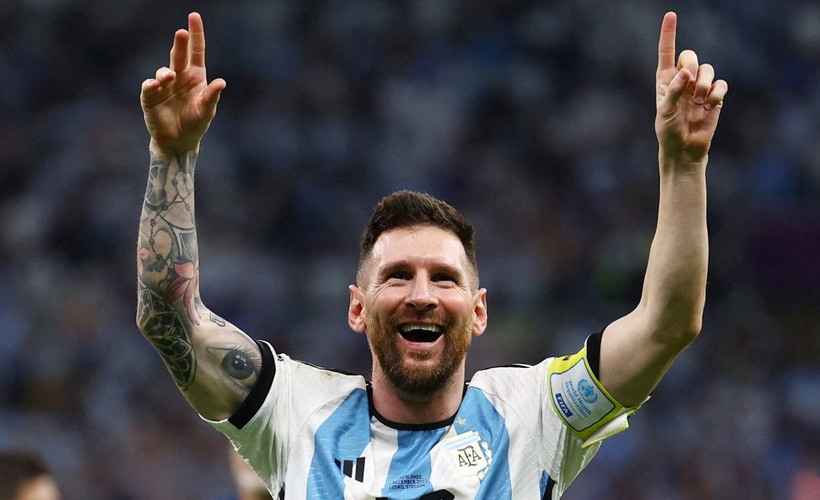 Arjantinli futbolcu Messi, milli formayı giymeye devam edecek