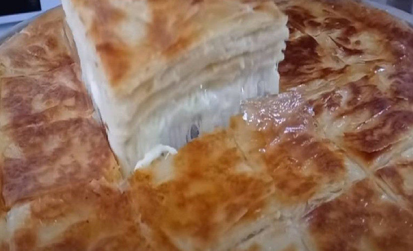 Fırından çıkan böreğin üzeri sönüyorsa bu yöntemi deneyin; Çıtır çıtır kıvamını koruyor