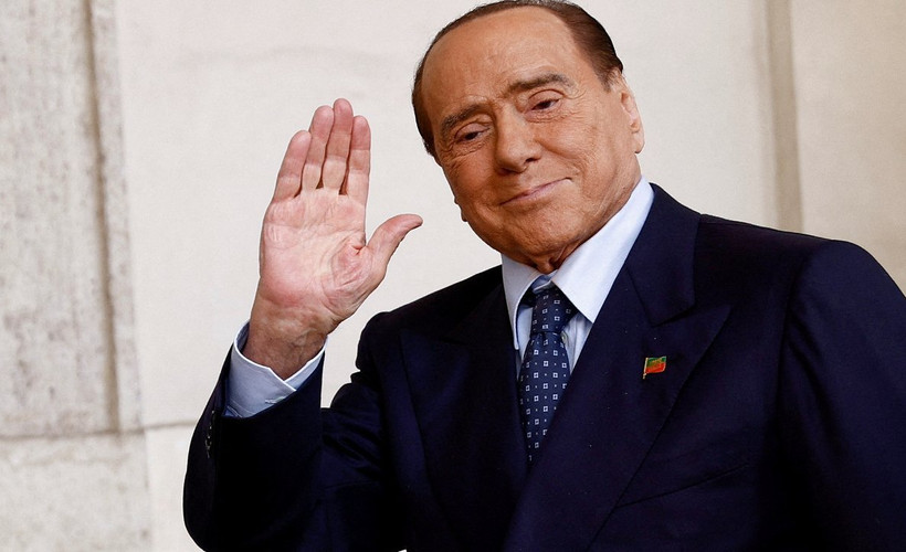 Berlusconi’nin 'Juventus’u yenerseniz bir otobüs dolusu fahişe getirteceğim' sözlerine tepki yağıyor
