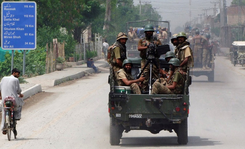 Pakistan Talibanı'nın iki gündür alıkoyduğu rehineler kurtarıldı