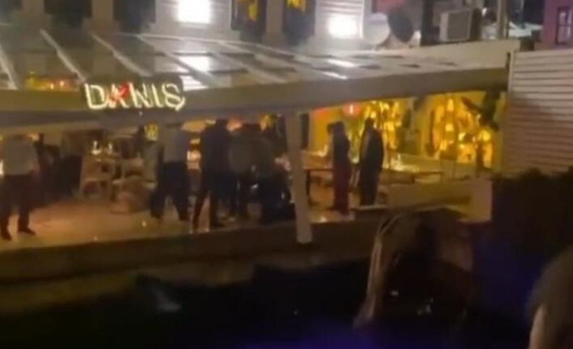Bebek'te üstünde restoran olan iskele çöktü: Dört yaralı