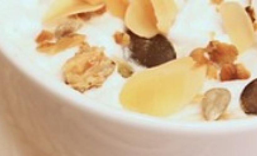 Yoğurdun içine bir tutam eklemek bile yeterliymiş - Bağırsakları temizliyor