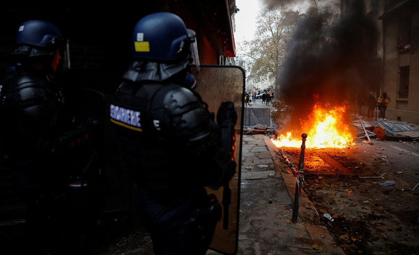 Kalın ve Akar'dan, Paris saldırısı için Fransa'ya PKK tepkisi