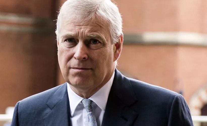 Prens Andrew üşüyen kişiye gazete tavsiyesinde bulundu