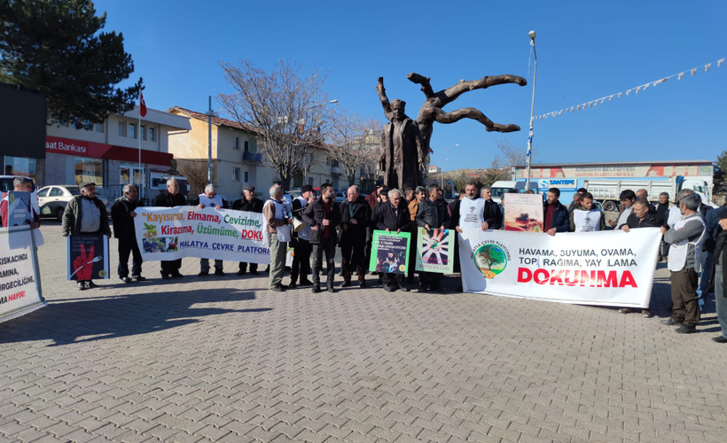 Arguvan'da avcıların doğa severlere saldırısı protesto edildi