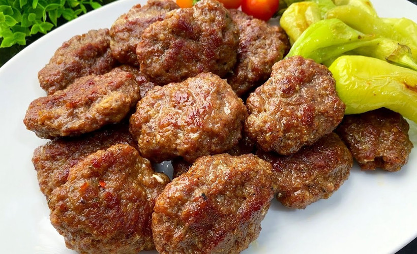 Köfte pişirirken işinize yarayacak.. Üzerine bir tutam sürmek gerekiyormuş