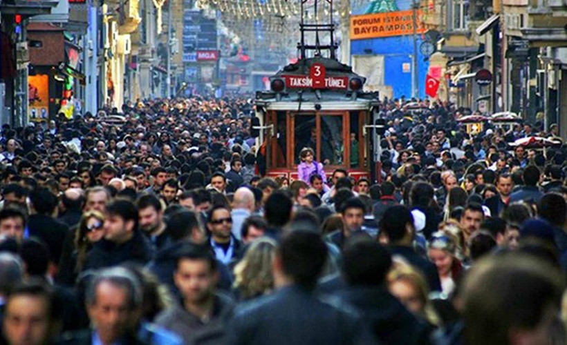 2022 yılında İstanbullular evde en çok ekonomik sorunları konuştu