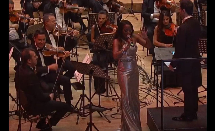 Della Miles'ın 'Dom Dom Kurşunu' performansı gündem oldu