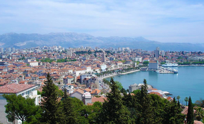 Hırvatistan'ın tatil kenti Split'te bikiniyle dolaşanlara 150 euro ceza kesilecek