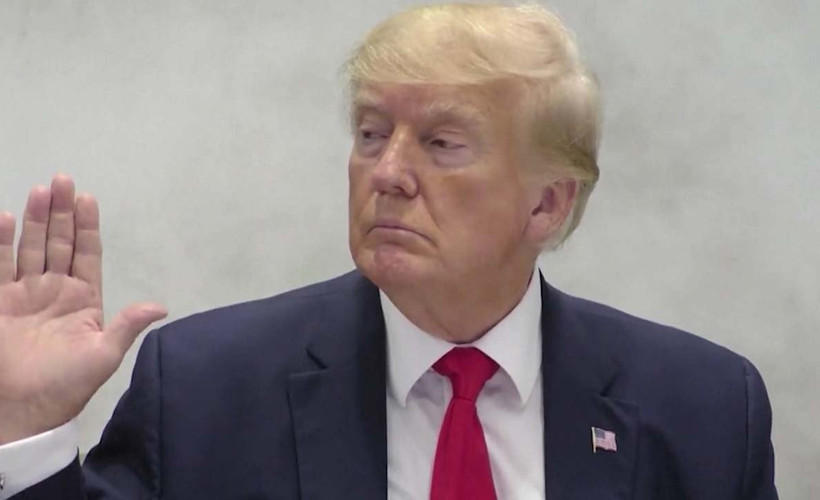 Susma hakkını kullanan Trump'ın 400 defa 'aynı cevabı' vermesi alay konusu oldu