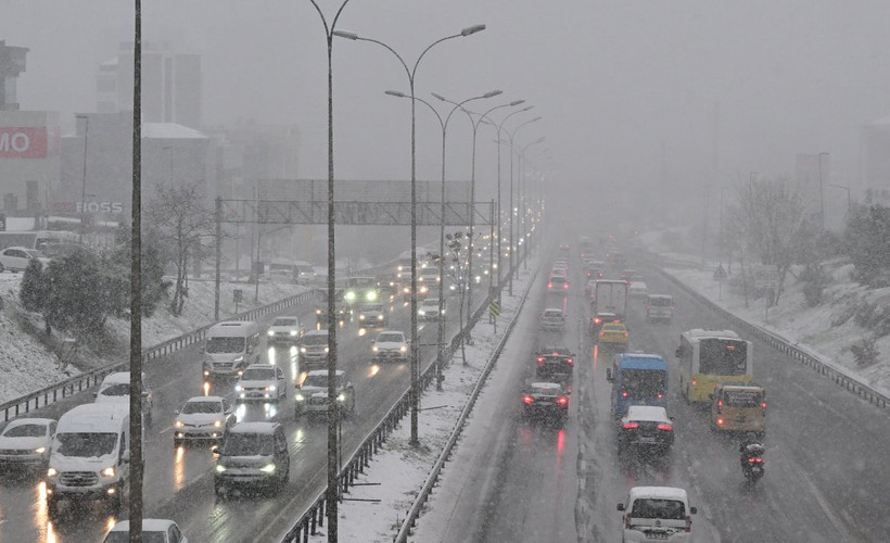 İstanbul Valiliği'nden kar uyarısı: Zorunlu olmadıkça trafiğe çıkmayın